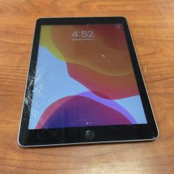 APPLE IPAD WITH CHARGER