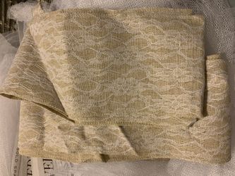 Cream Lace Burlap Table Runner 9pc.