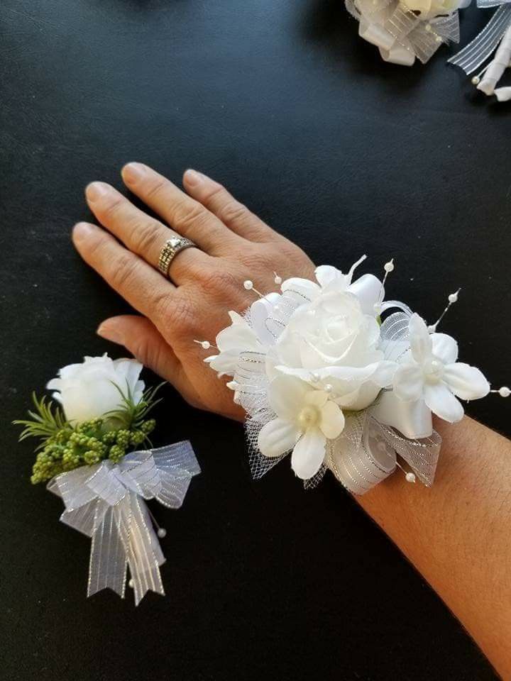 Prom And Wedding And Debuts And Any Occasions Who Need Corsages And Boutonnieres