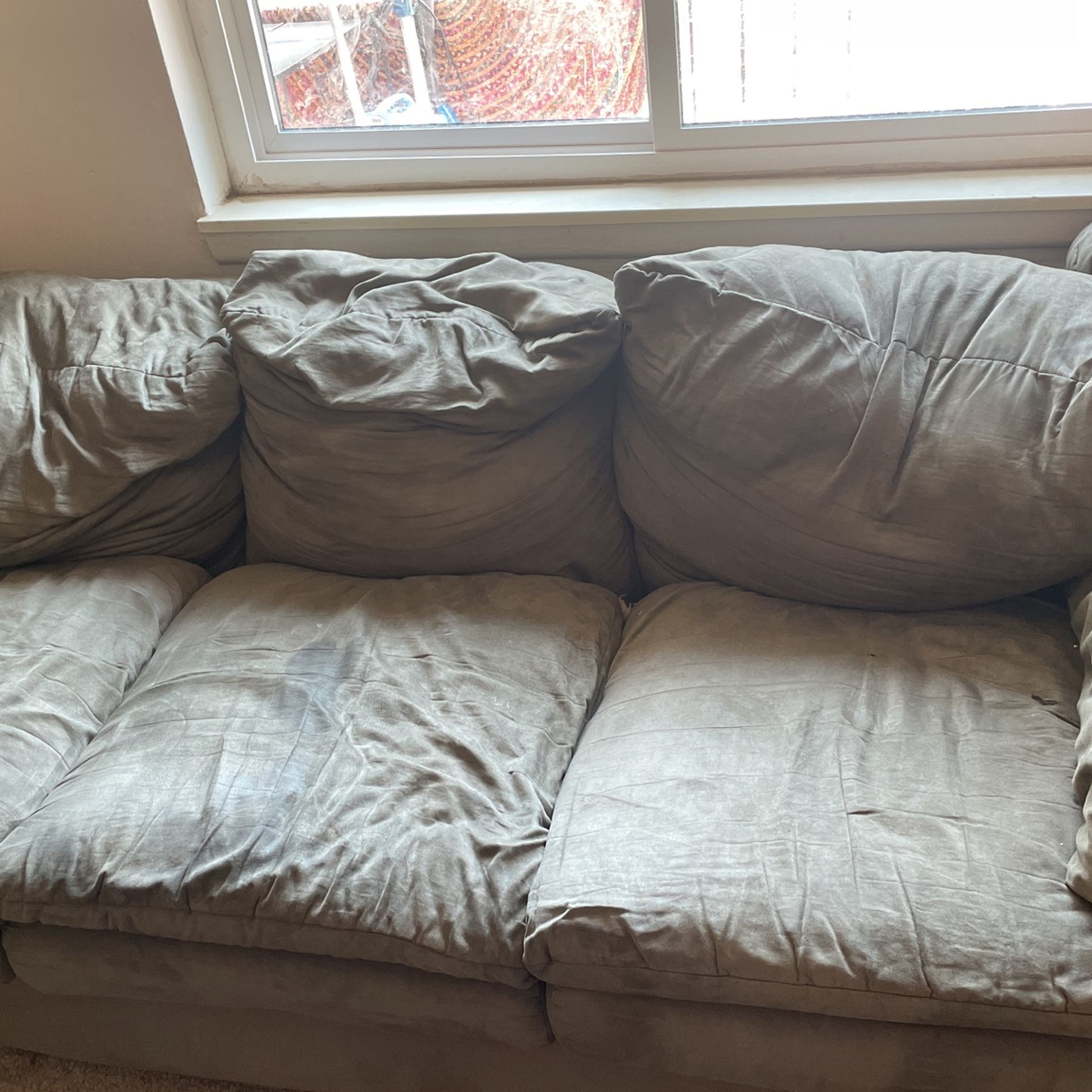 FREE COUCH PICK UP TODAY! for Sale in Parkville, MO OfferUp