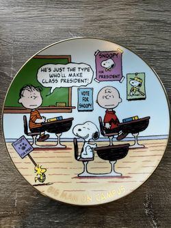 Danbury Mint "Big Man On Campus" collector plate, "Peanuts Magical Moments" collection. 