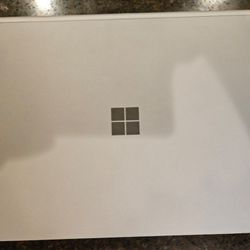 Microsoft Surface Book 2 13.5" (Intel Core i5, 8GB RAM, 256 GB)