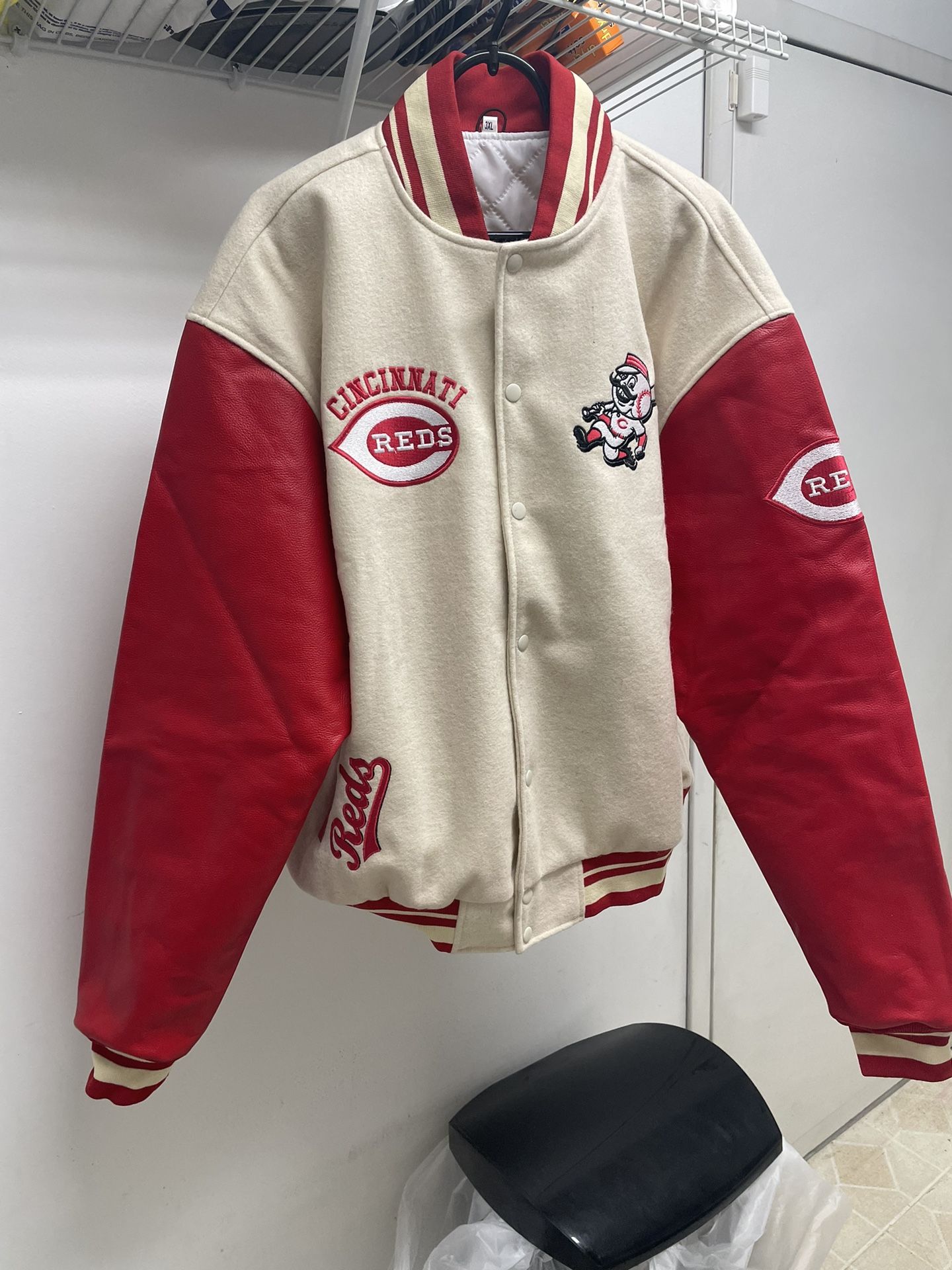 Cincinnati Reds jacket with leather sleeves  size 3xl