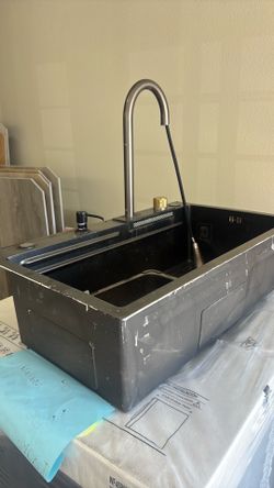 Kitchen sink black