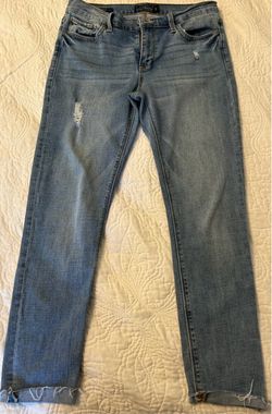 Lucky Brand Light Wash Distressed Brooke capri jeans