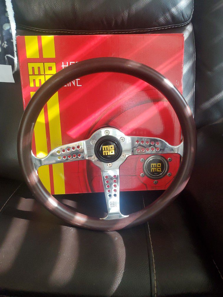 Momo Steering Wheel W/NRG Quick Release