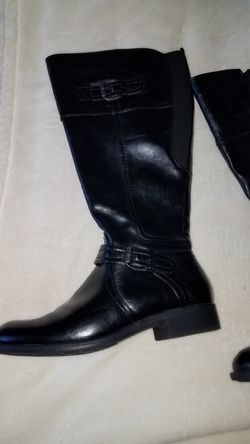 Bare trap boots size 9,. Like new