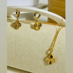 ✨ 18K Gold Clover Set – Necklace & Dangling Earrings | 9mm ✨