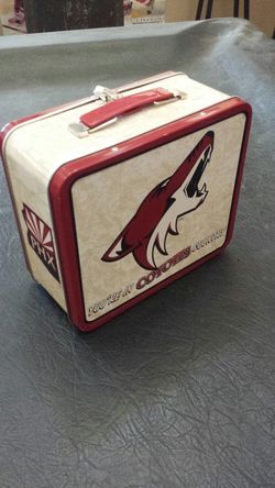 Coyotes lunch box