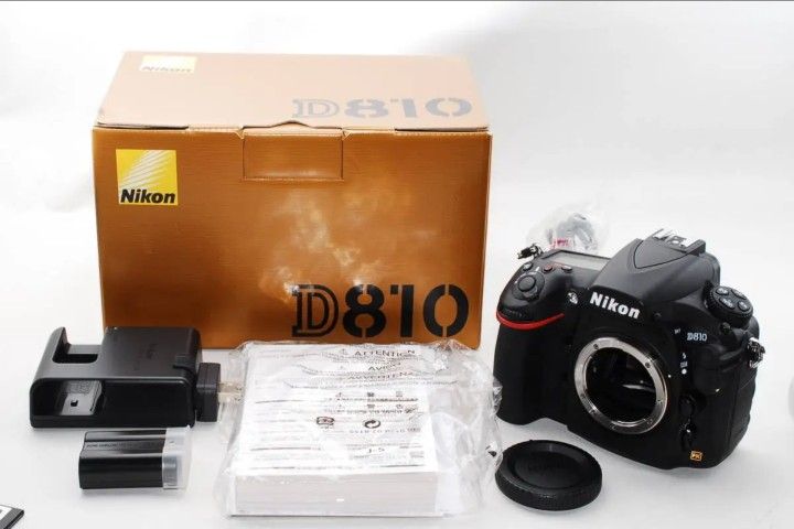 Nikon D810 36.3 Megapixel Full-Frame Digital SLR Body V with Nikon MB-D12 Battery Grip for D810