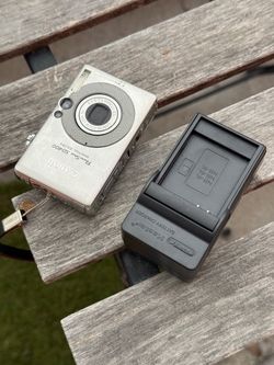 Vintage canon Powershot Elph SD400