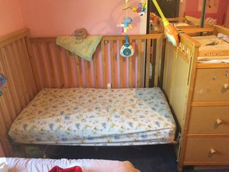 Baby crib and toddler bed
