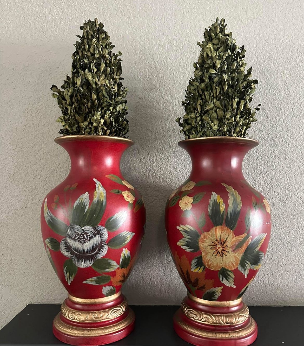 2 beautiful vases