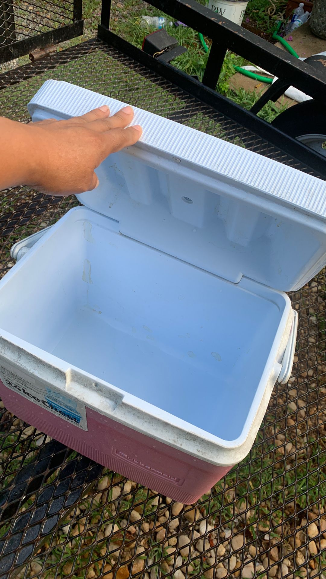 Rubbermaid cooler