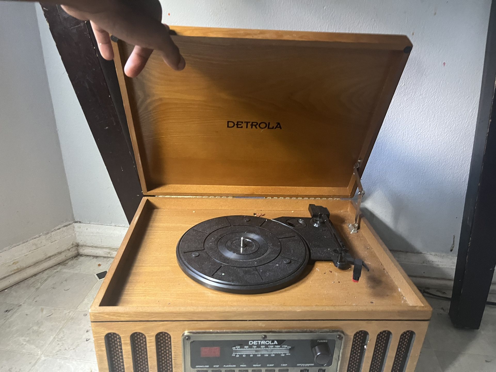 DETROLA Cr74 - Record Player Modern Type