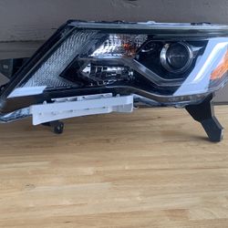 2017-2020 Nissan Pathfinder Driver Side Headlight Oem