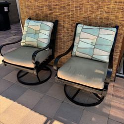 2 metal frame swivel chairs ( included cushions )