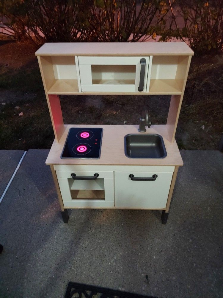 Ikea Play Kitchen (Light Up Burners!)