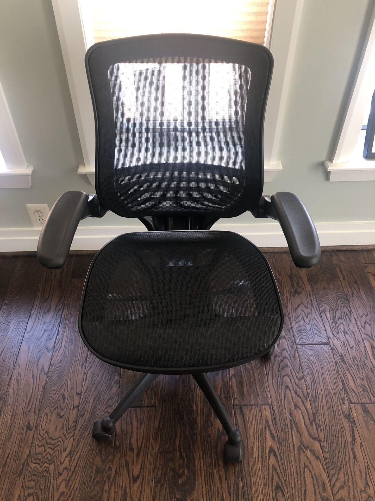 Ergonomic Mesh Adjustable Office Chair!