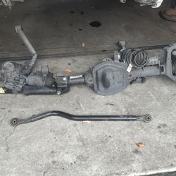 24 Gladiator Rubicon Front Axle Complete (Broken)