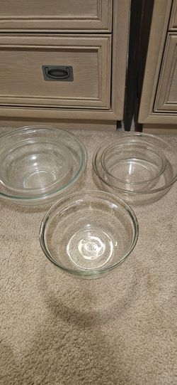 Pyrex Mixing Bowls Various Sizes 5 Total