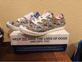 Cute sneakers size 6