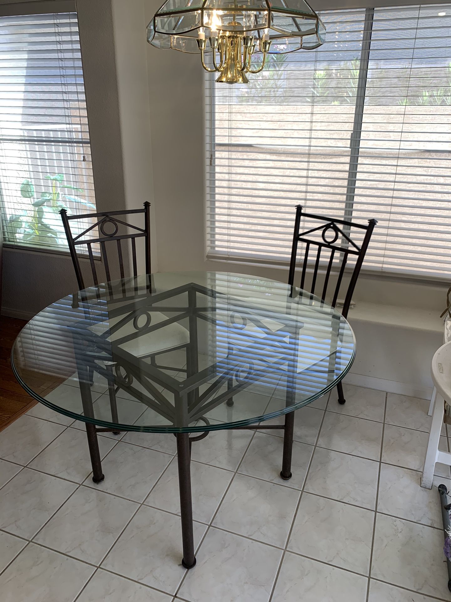 Kitchen table/chairs set
