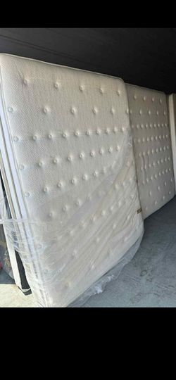 Queen Size Mattress & Matching Box Spring 