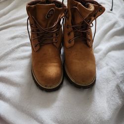 TIMBERLAND.     size 9 M