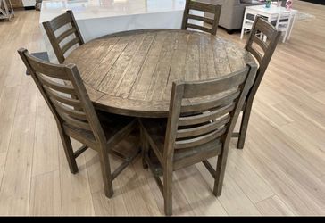 Round kitchen table
