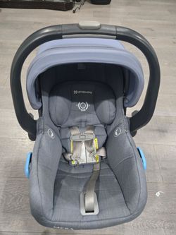 Uppababy carseat blue