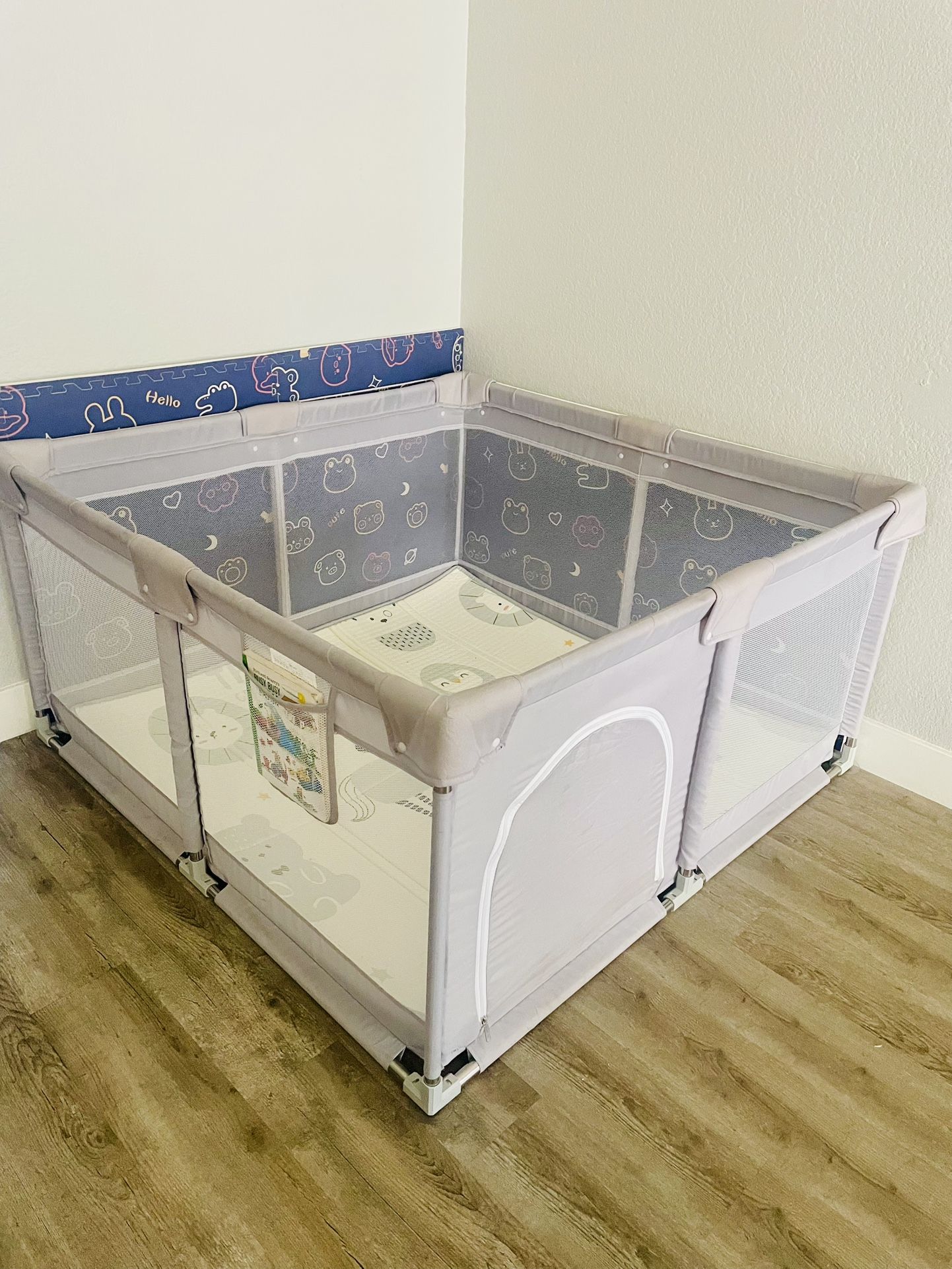 Baby Playpen for infants and toddlers with Mat