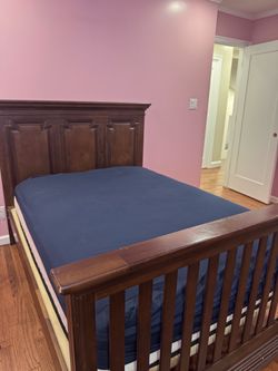 Full Size Bed Great Condition with Mattress and Box Spring