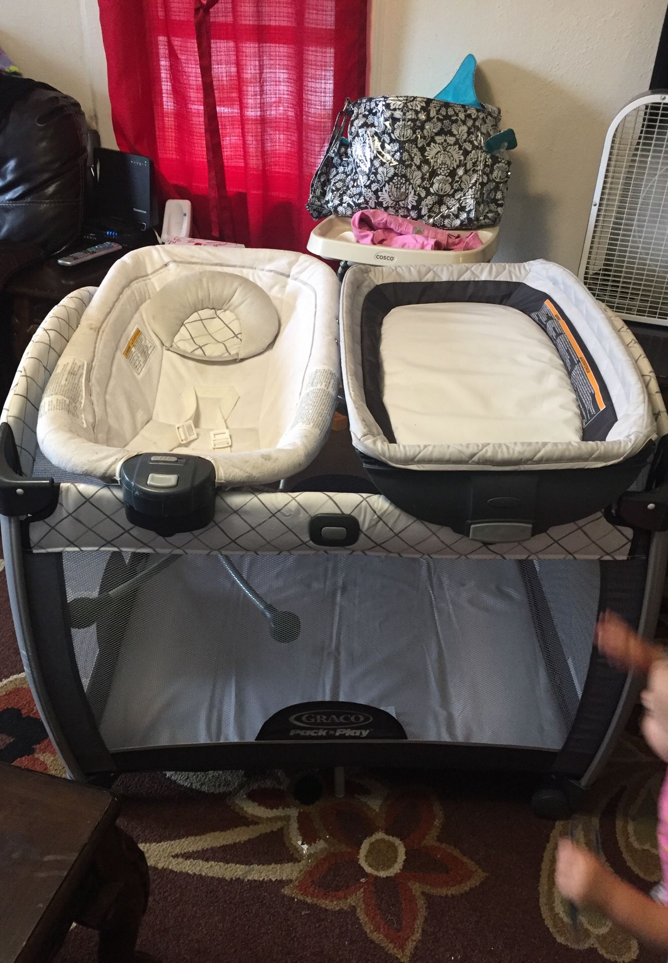 Graco pack and play /diaper changer/ vibrating sleeper for Sale in