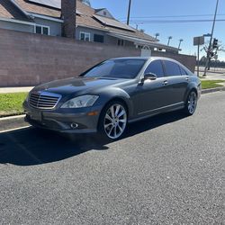 Mercedes Benz S550 gray