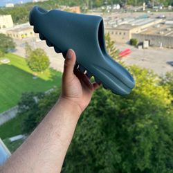 Yezzy Slide Slate Marina Size 12