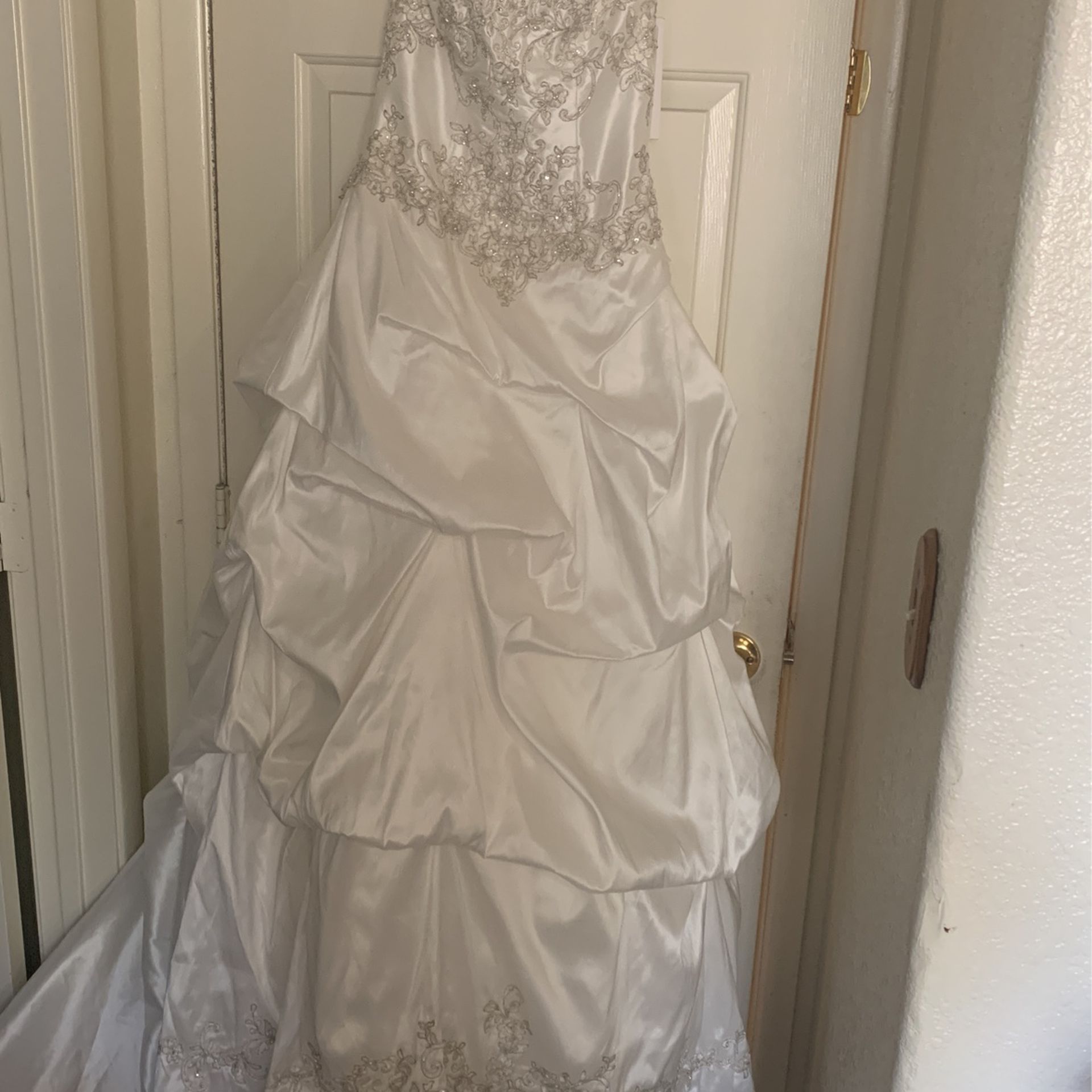 Davids Bridal Beautiful Brand New For Only 75.00