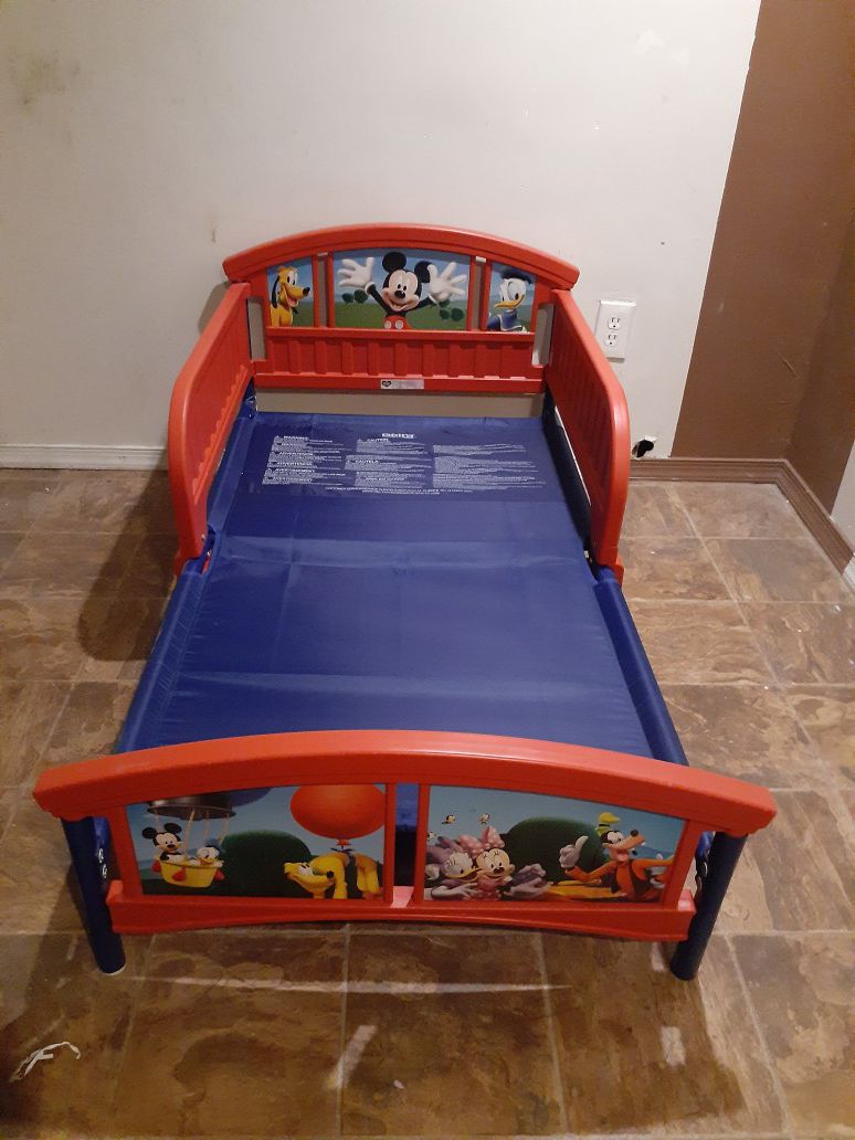 3/5 year old bed and frame