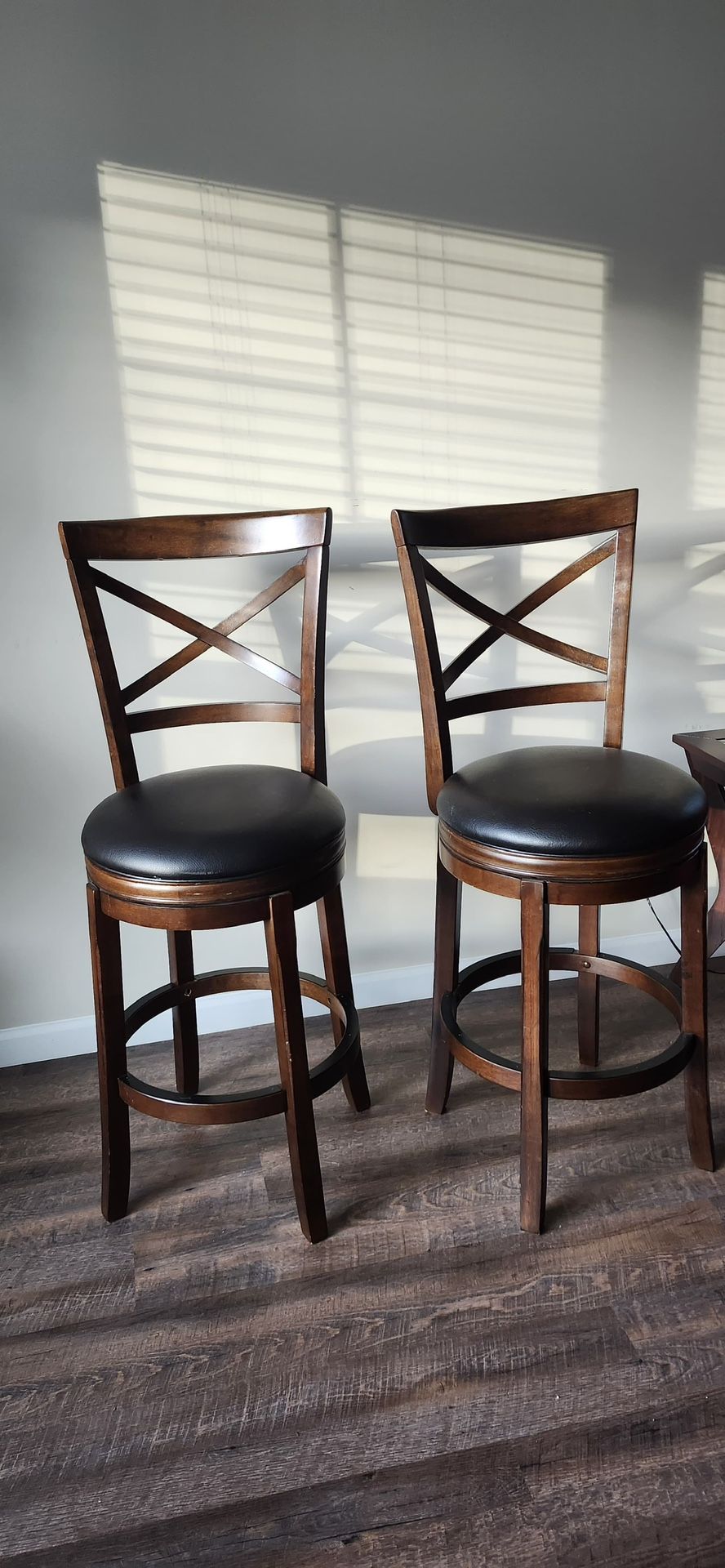 2 High bar Stools