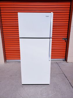 Free Delivery Top Freezer Refrigerator Whirlpool 18 CuFt Super Clean Works Perfectly Running & Cold When You Come To Look