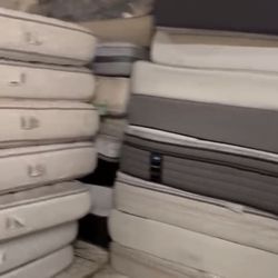 USE MATRESS FOR SALE BY THE DOZEN( HABLO ESPAÑOL AND ENGLISH