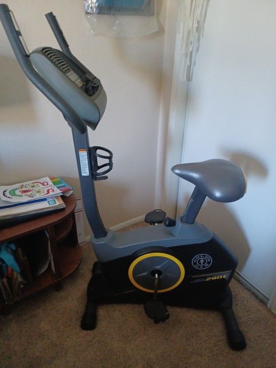 Treadmill Golds Gym