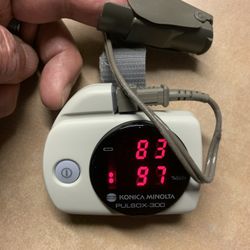 Konica Pulsox 300 Oximeter With Finger Sensor