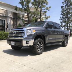 2017 Toyota Tundra Crewmax - 1 Owner Clean Carfax - MUST SEE!!!