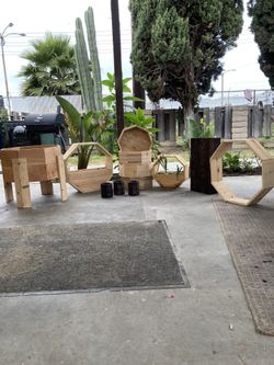 Cedar planter boxes, different types