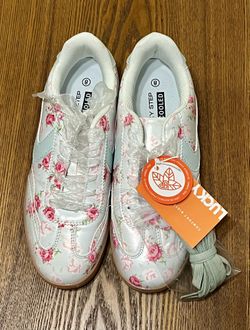 Lucky Step floral sneakers