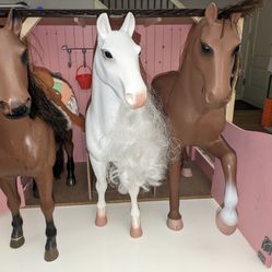 Our Generation American Girl Doll Stables  3 Horses w/accessories 