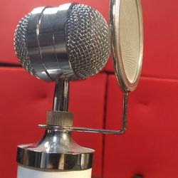 Cardioid Condenser Studio Microphone - XLR mic - Brand New Unused 