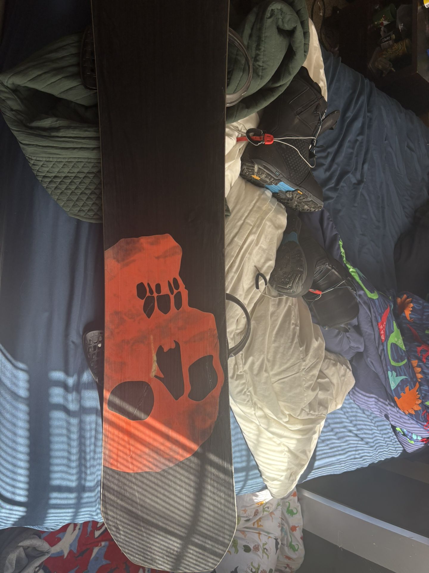 Bsod Snowboard With Bindings And Boots And Bag