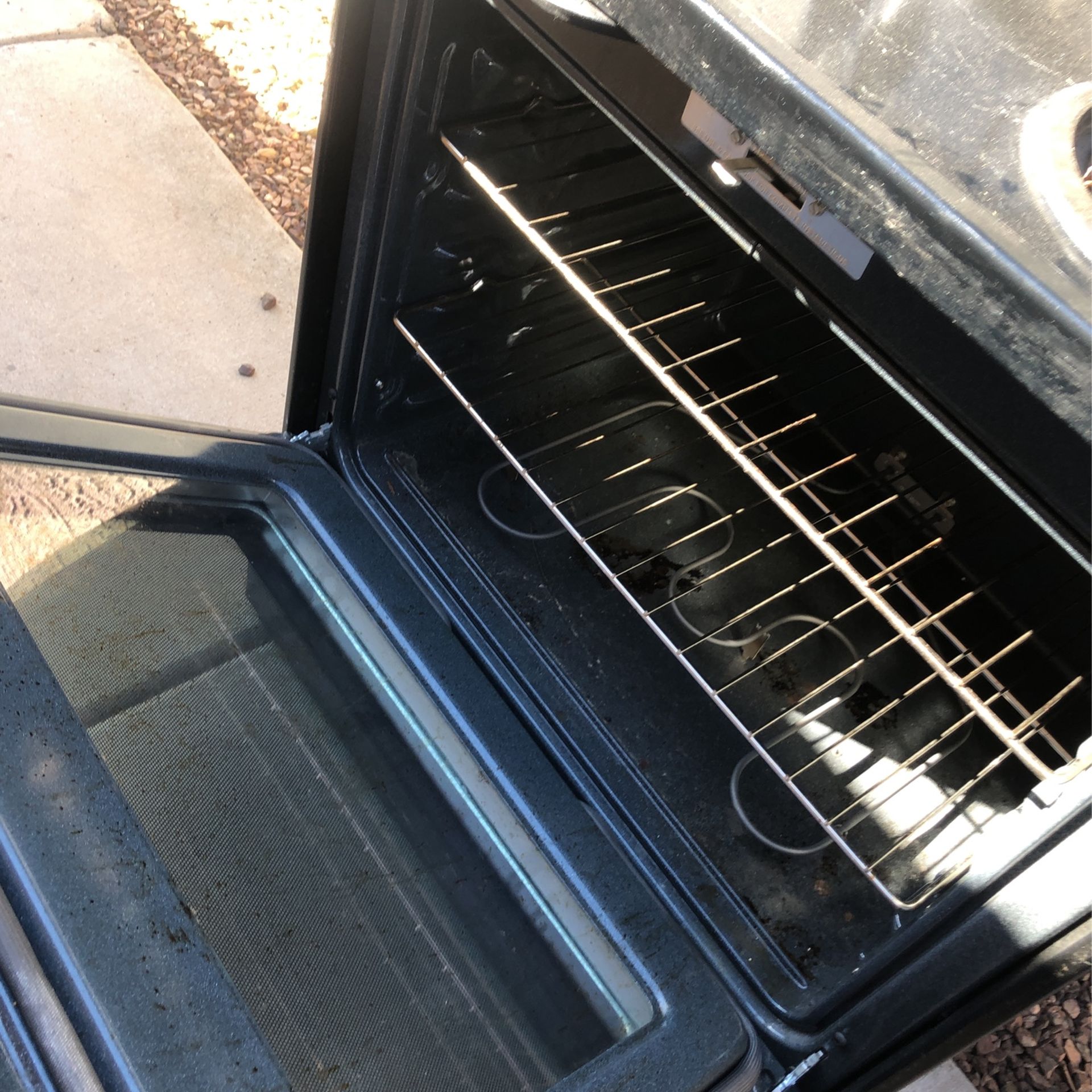 Hotpoint Small Stove Electric 24”W for Sale in Phoenix, AZ - OfferUp